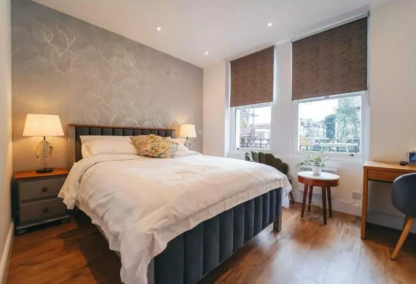 ベッドアンドブレックファースト The Avonmore Olympia