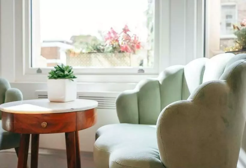 ベッドアンドブレックファースト The Avonmore Olympia