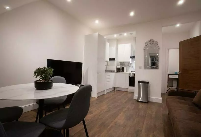 ベッドアンドブレックファースト The Avonmore Olympia