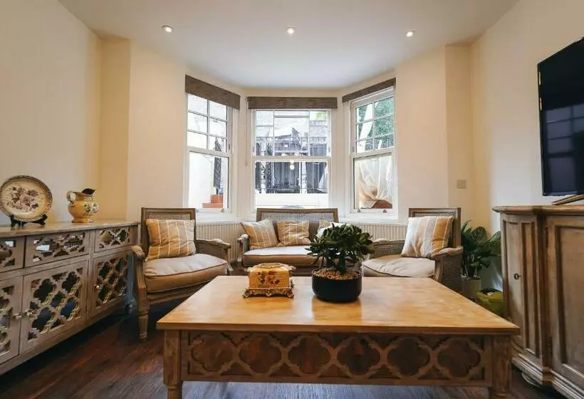 ベッドアンドブレックファースト The Avonmore Olympia