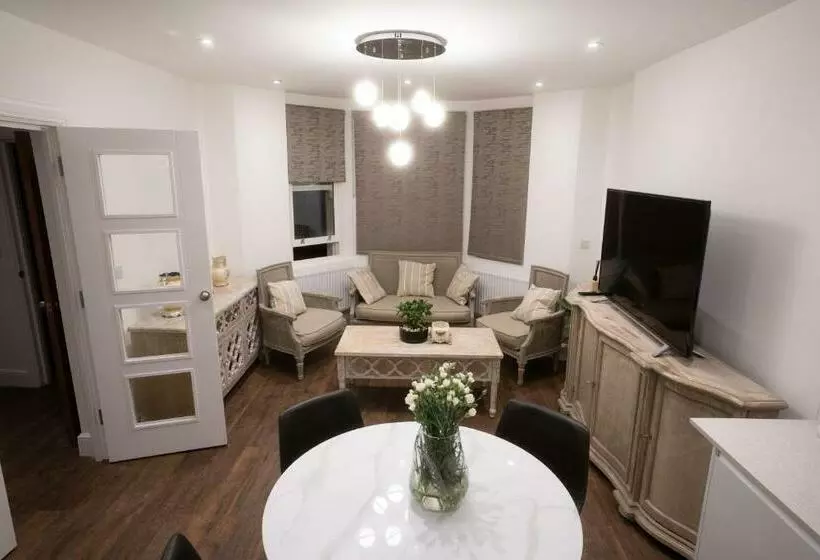 ベッドアンドブレックファースト The Avonmore Olympia