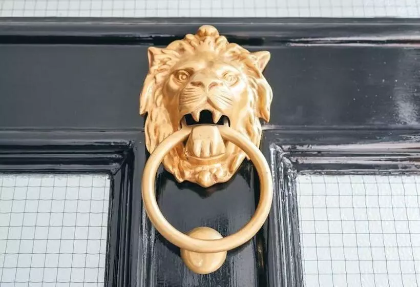 ベッドアンドブレックファースト The Avonmore Olympia