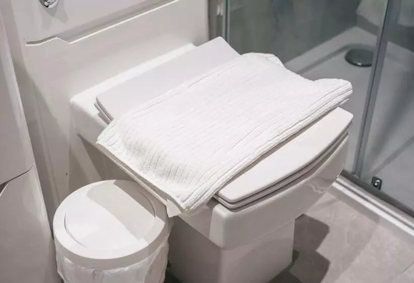 ベッドアンドブレックファースト The Avonmore Olympia