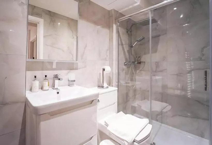 ベッドアンドブレックファースト The Avonmore Olympia