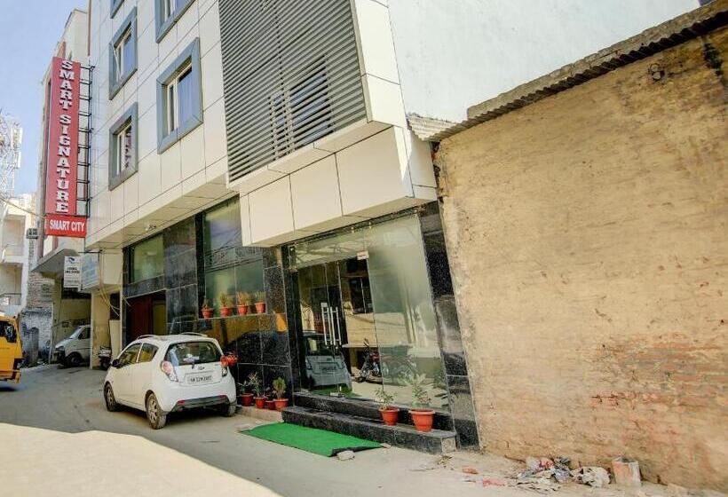 هتل Smart Signature Delhi Airport