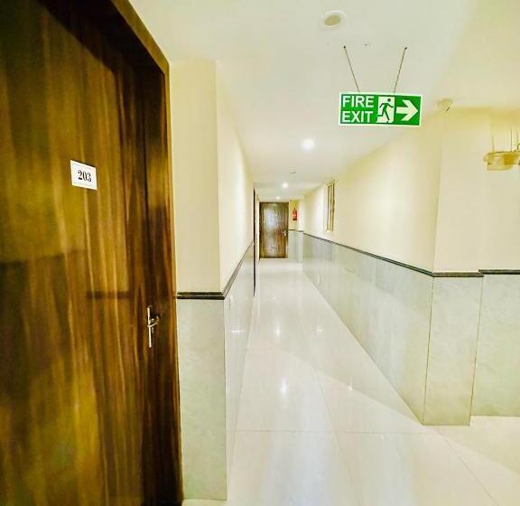 هتل Smart Signature Delhi Airport