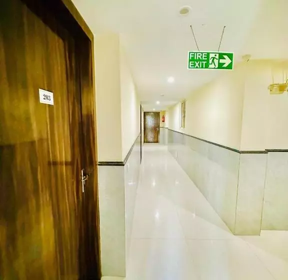 هتل Smart Signature Delhi Airport