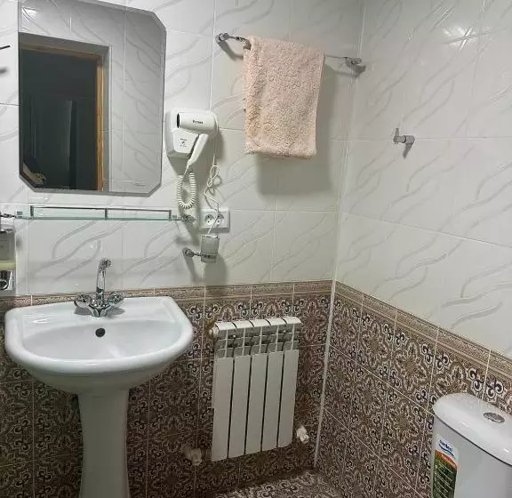 ペンション Shukrona Guest House