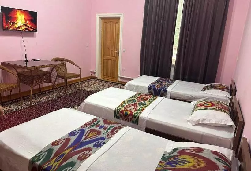 ペンション Shukrona Guest House
