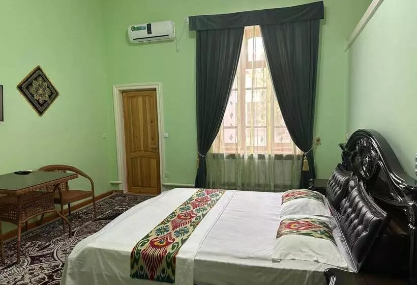 ペンション Shukrona Guest House