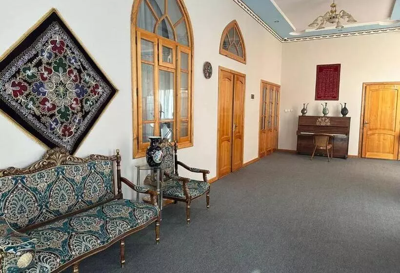 ペンション Shukrona Guest House
