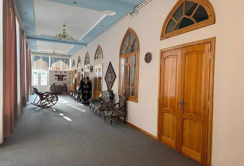 ペンション Shukrona Guest House