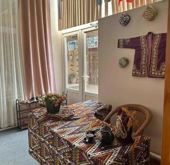 ペンション Shukrona Guest House