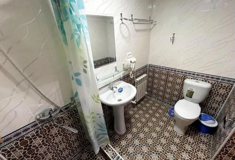 پانسیون Shukrona Guest House