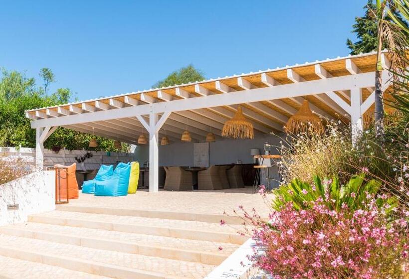 تختخواب و صبحانه Vida Boa Lodge