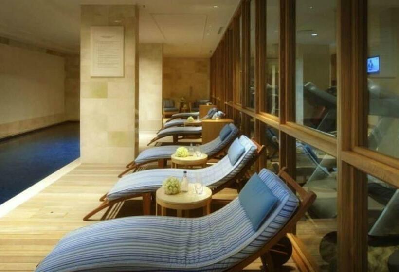 Отель Taj Luxury Suite