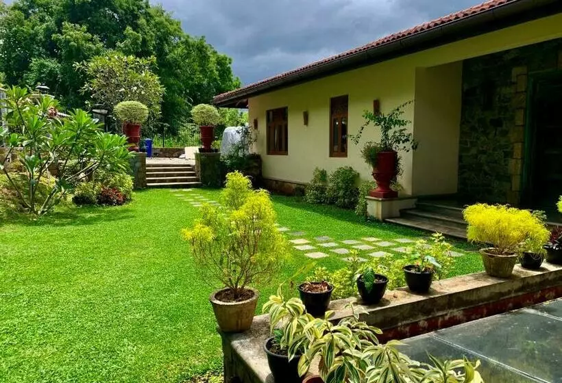 ペンション Lanka Golf Villa Collection   Villa Gelian