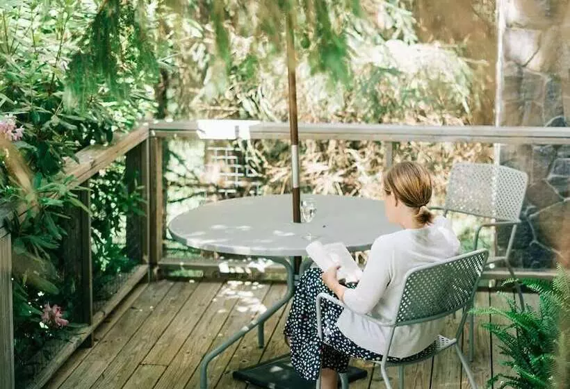 Aamiaismajoitus (B&B) Fire Mountain Resort