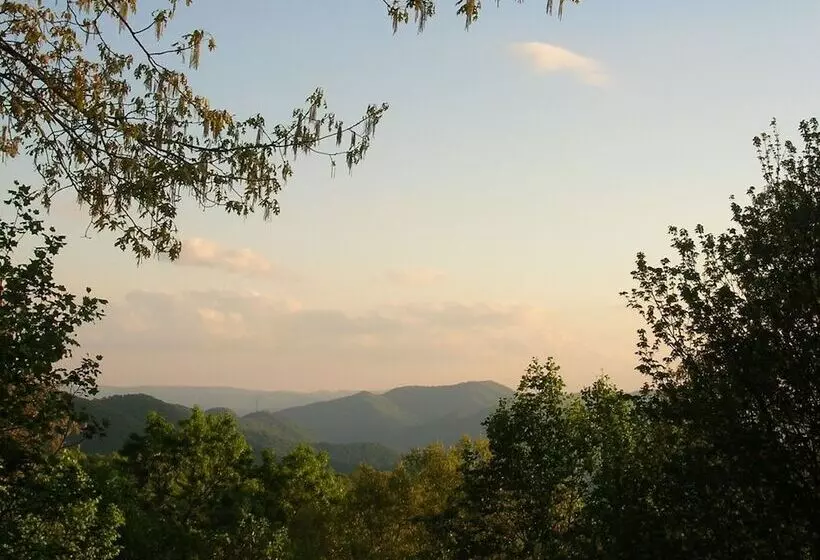 Aamiaismajoitus (B&B) Fire Mountain Resort