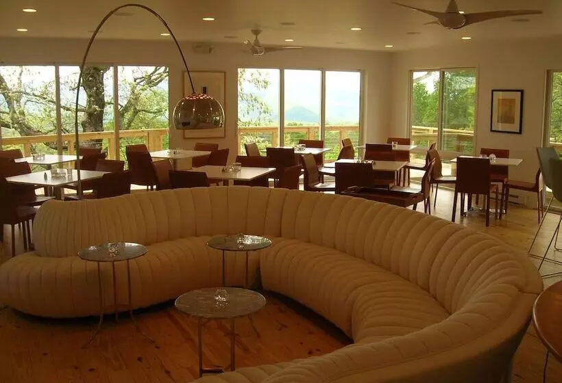 Aamiaismajoitus (B&B) Fire Mountain Resort