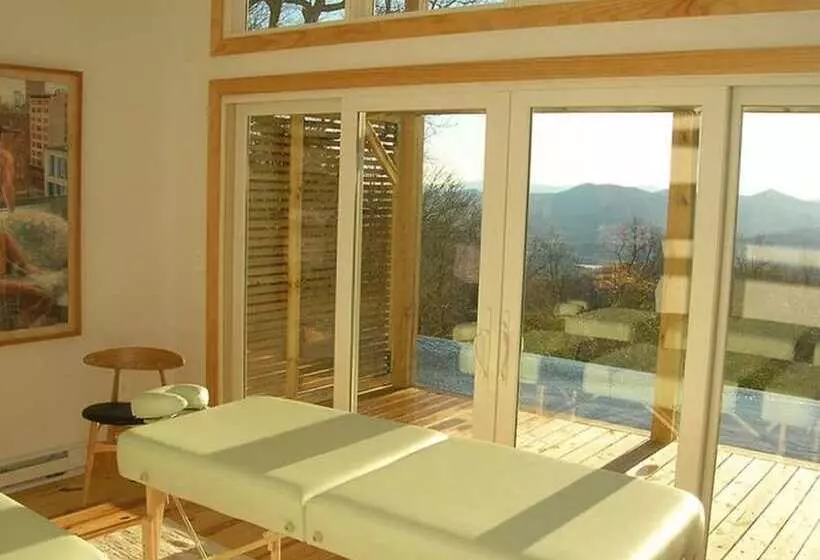 Aamiaismajoitus (B&B) Fire Mountain Resort