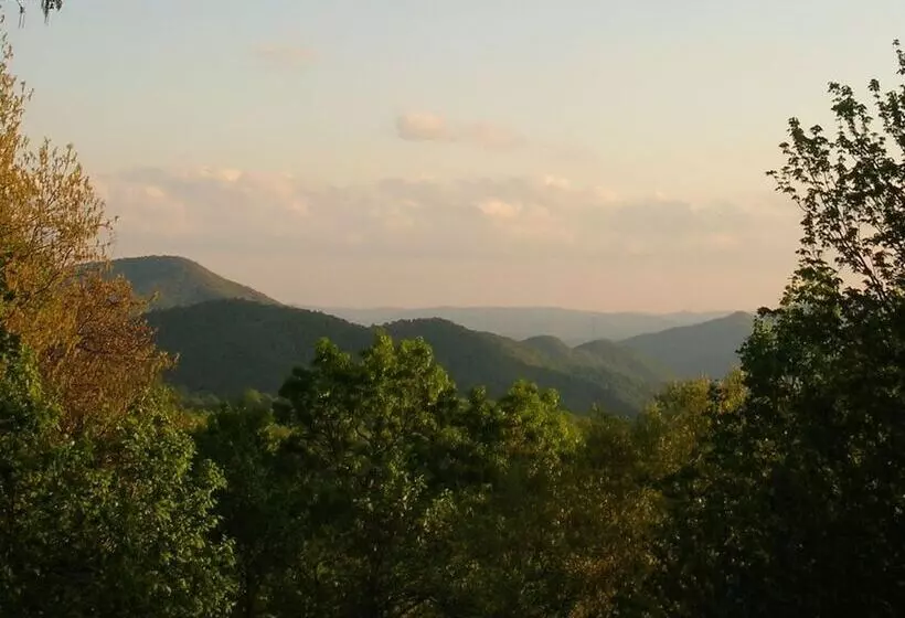 Aamiaismajoitus (B&B) Fire Mountain Resort