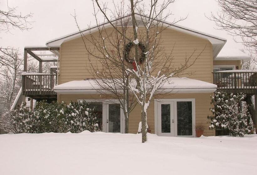 مبيت وإفطار Fire Mountain Resort