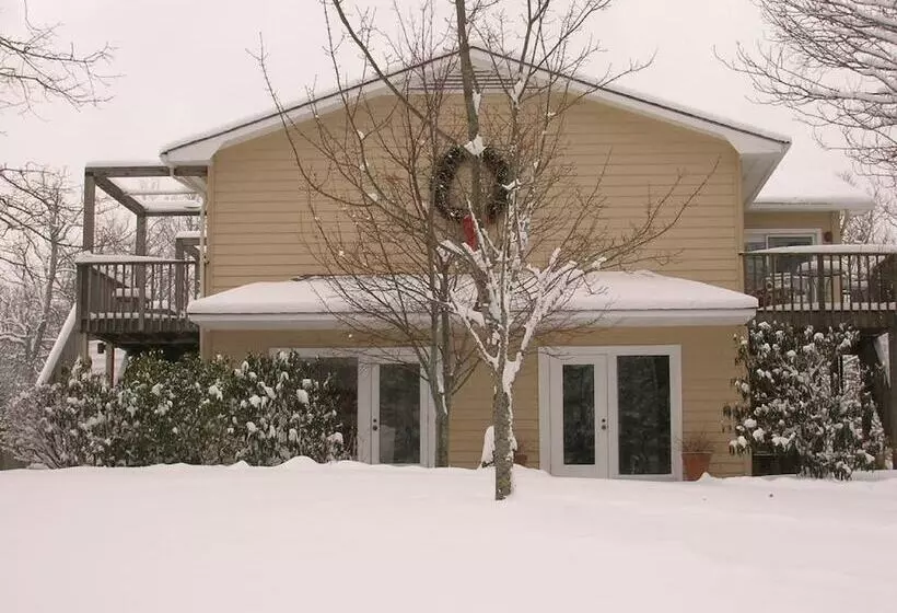 Aamiaismajoitus (B&B) Fire Mountain Resort