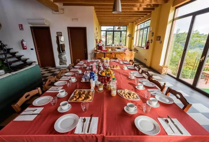 تختخواب و صبحانه La Casa Rossa Country House