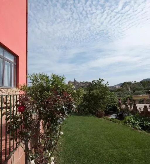 تختخواب و صبحانه La Casa Rossa Country House