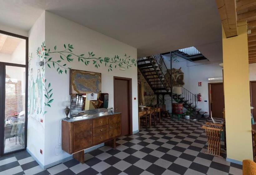 住宿加早餐  La Casa Rossa Country House