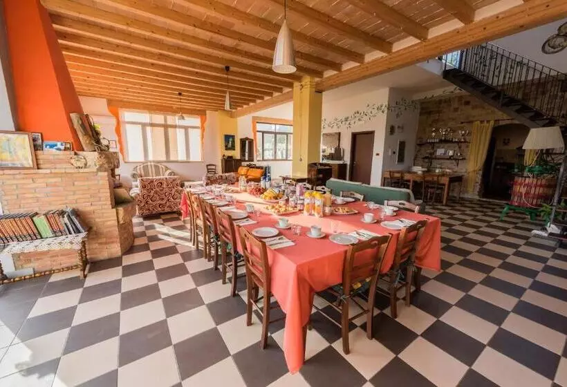تختخواب و صبحانه La Casa Rossa Country House
