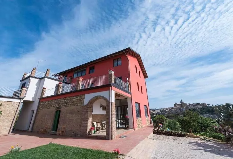 تختخواب و صبحانه La Casa Rossa Country House