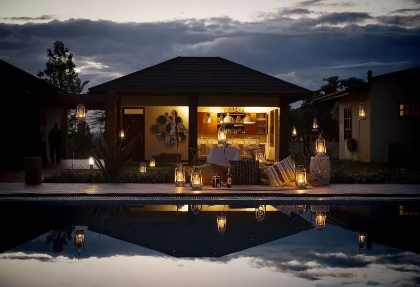 호텔 Acacia Farm Lodge