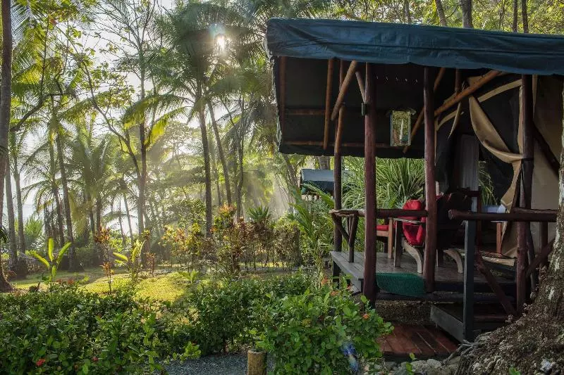 호텔 La Leona Eco Lodge