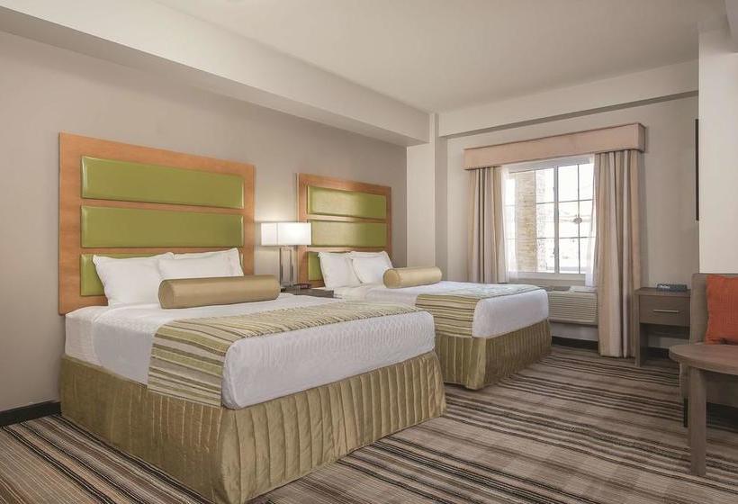 فندق La Quinta Inn & Suites Brooklyn East