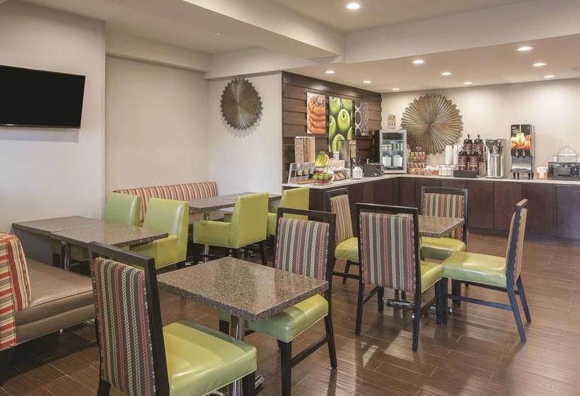 فندق La Quinta Inn & Suites Brooklyn East
