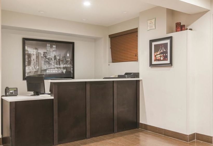 فندق La Quinta Inn & Suites Brooklyn East