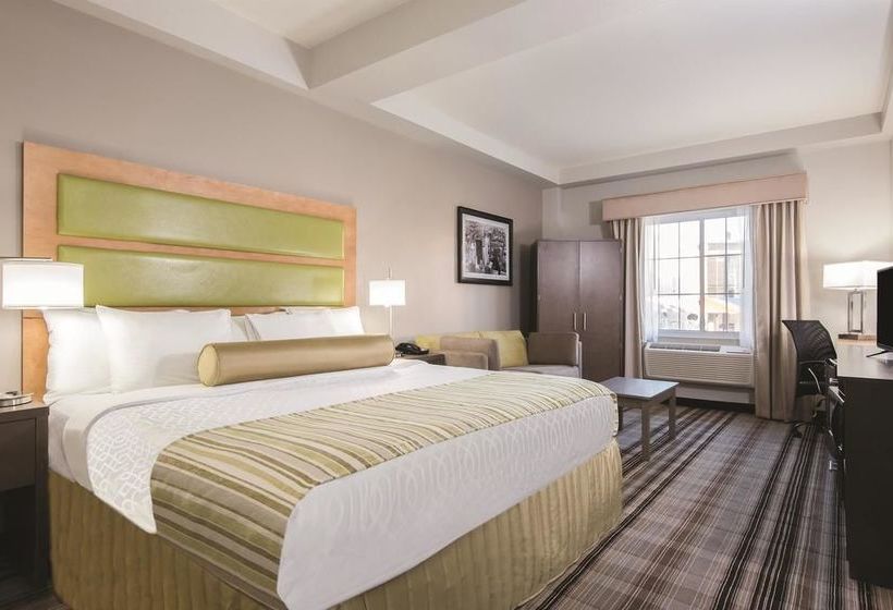 فندق La Quinta Inn & Suites Brooklyn East