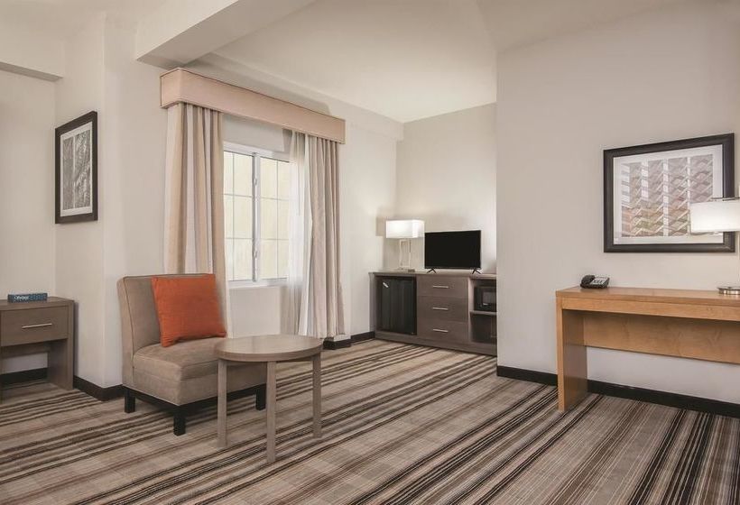 فندق La Quinta Inn & Suites Brooklyn East