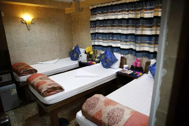 هتل Sandhu Guest House