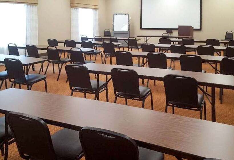 בית מלון כפרי Sleep Inn & Suites Belmont   St. Clairsville