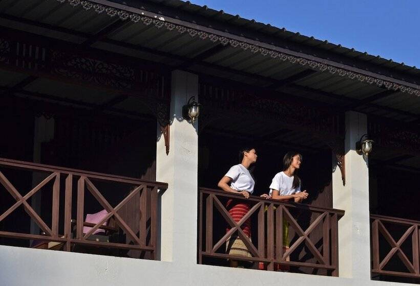 בית מלון כפרי Thai Thai Sukhothai Resort