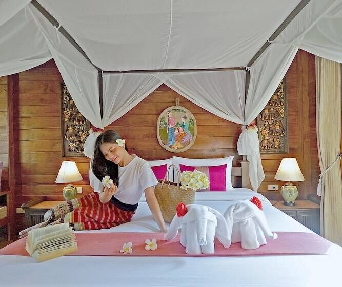 בית מלון כפרי Thai Thai Sukhothai Resort