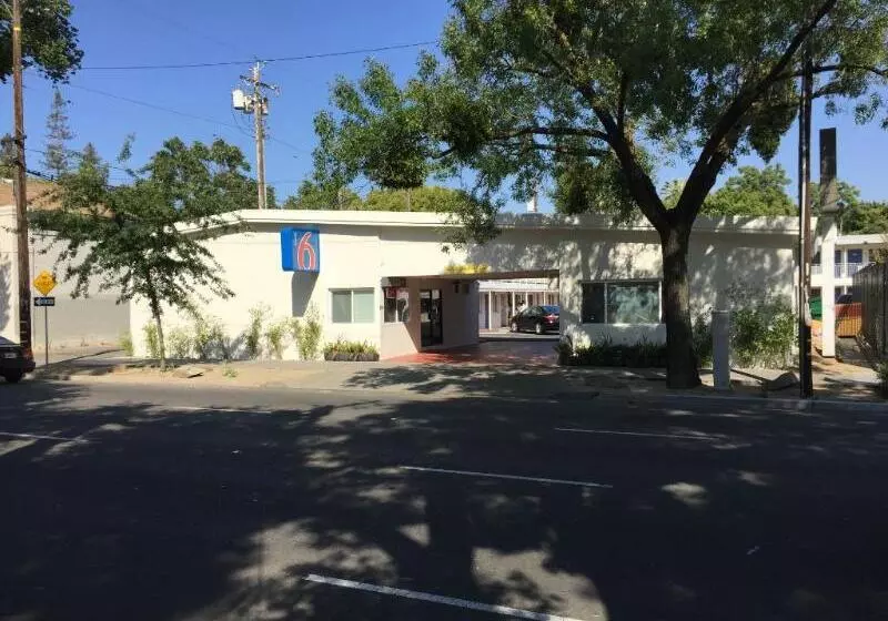 モーテル Travelodge By Wyndham Sacramento Convention Center