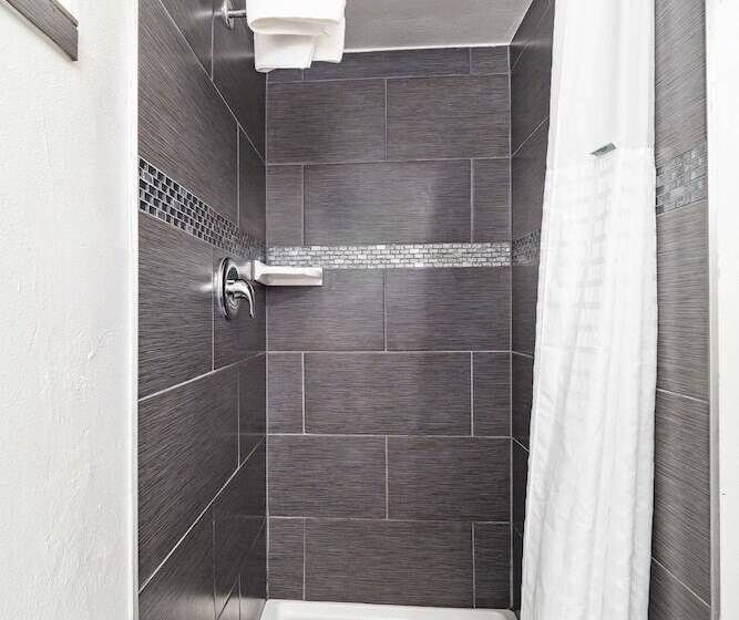 فندق على الطريق Travelodge By Wyndham Sacramento Convention Center