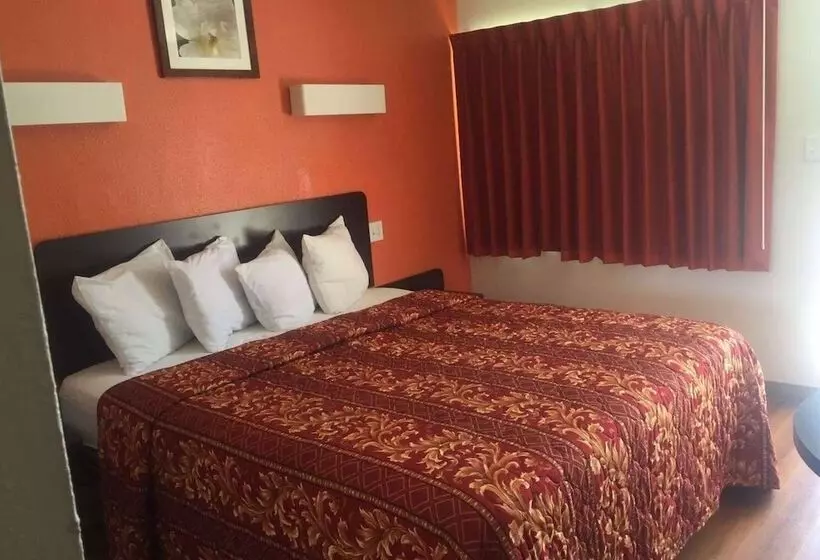 モーテル Travelodge By Wyndham Sacramento Convention Center