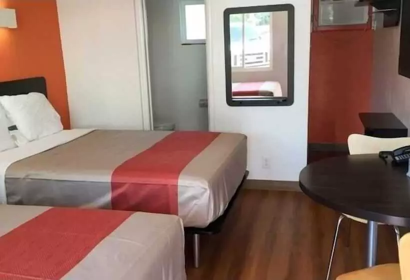 モーテル Travelodge By Wyndham Sacramento Convention Center