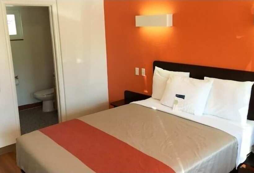 فندق على الطريق Travelodge By Wyndham Sacramento Convention Center