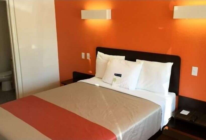 فندق على الطريق Travelodge By Wyndham Sacramento Convention Center